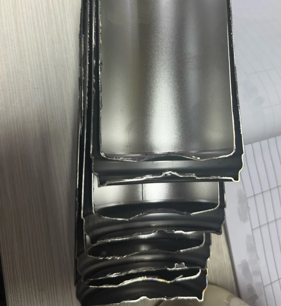 Cross section of double wall stainless steel vacuum water bottle structure